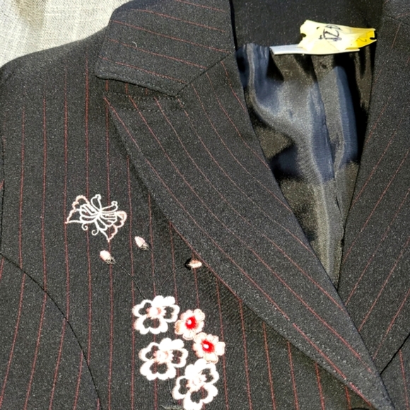 Women's Three-button Striped Embroidered Blazer Jacket and Skirt Set - Picture 3 of 9